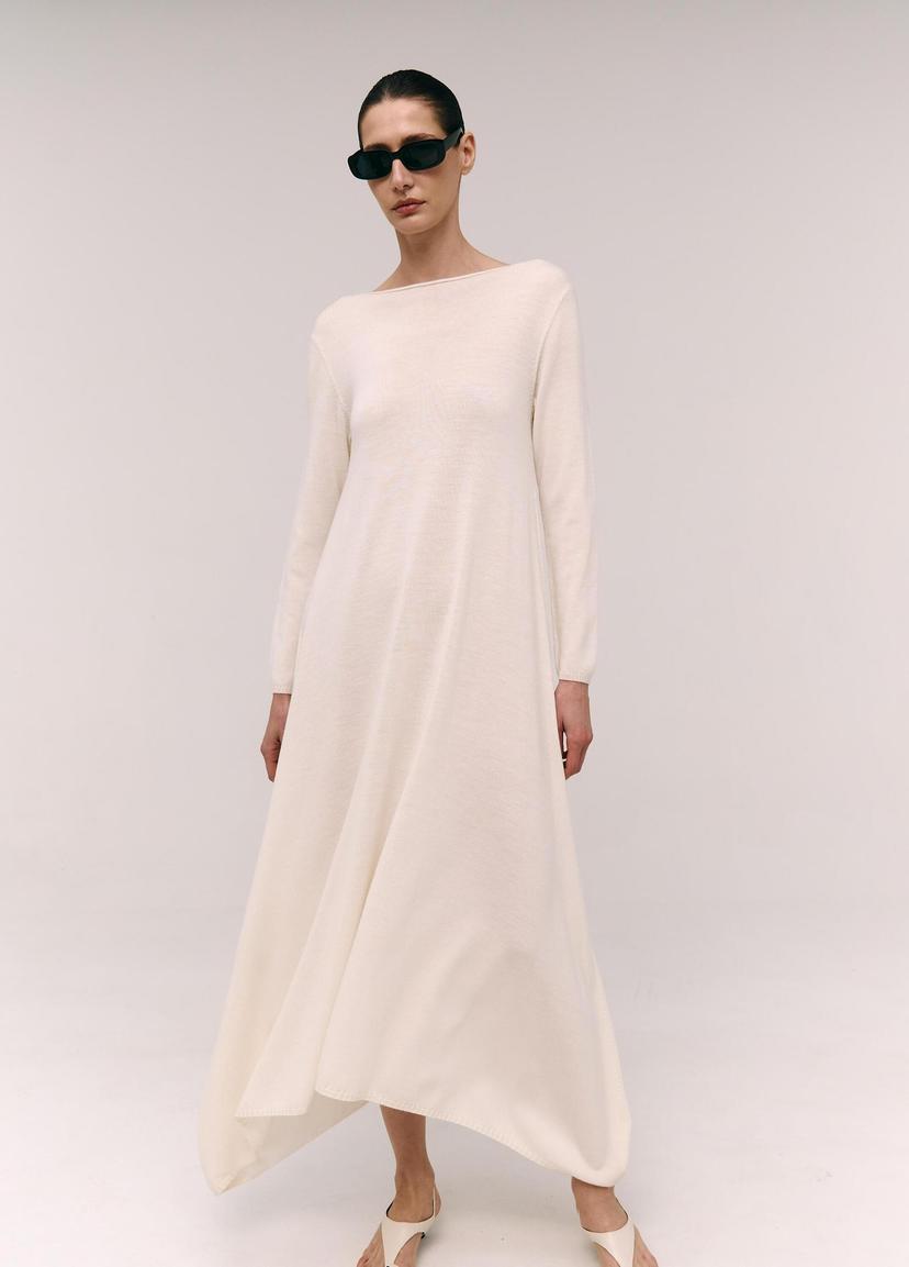  White premium dress with long sleeves