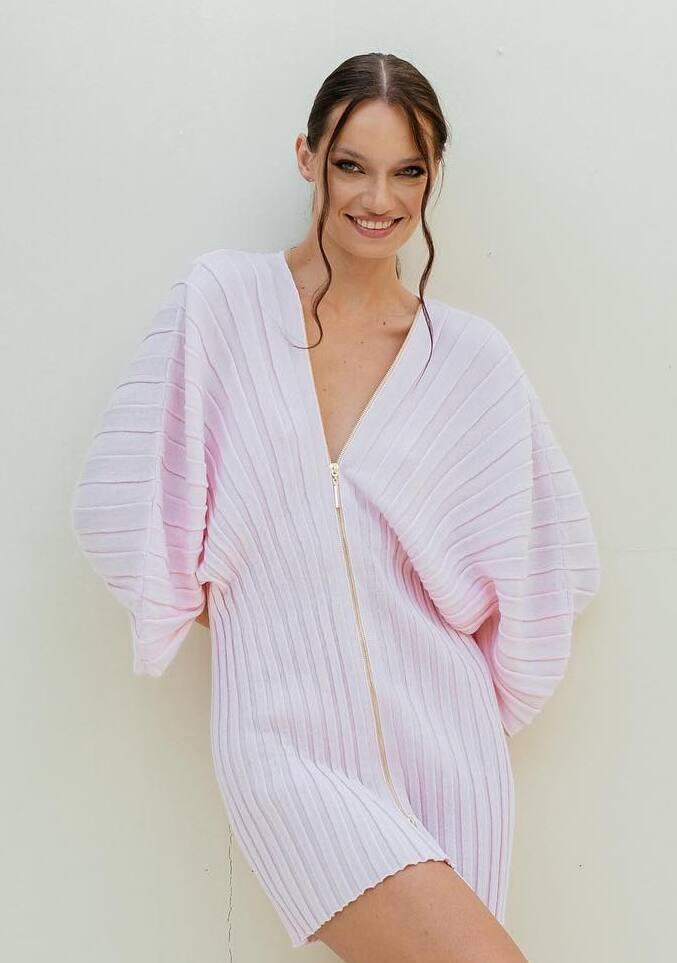 Pink pleated vest with a zipper