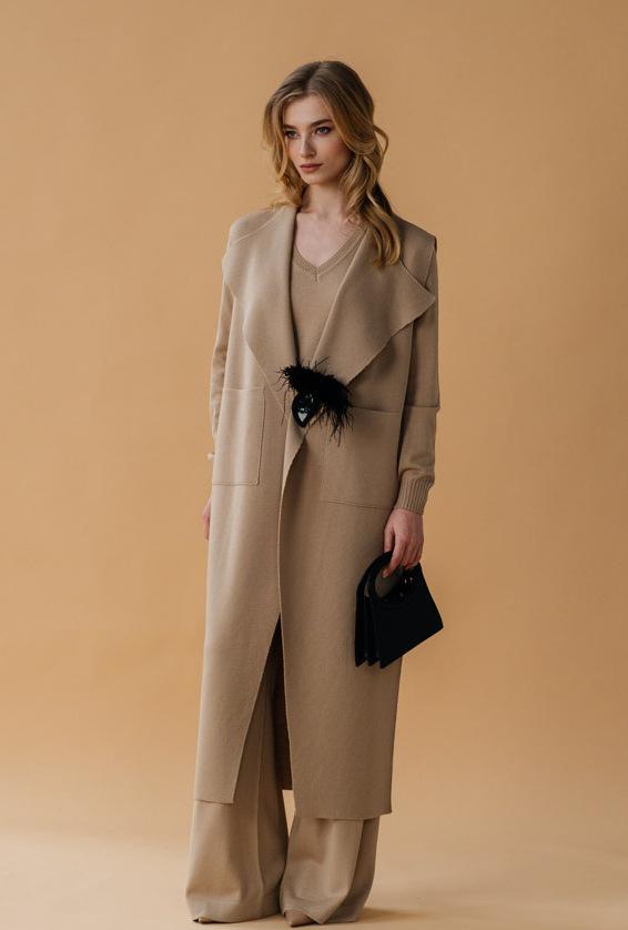 Modern beige monochrome three-piece set