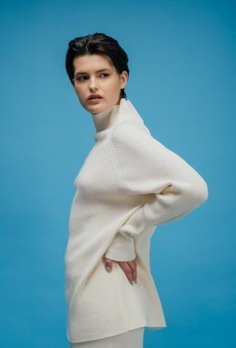 Premium high-neck sweater 