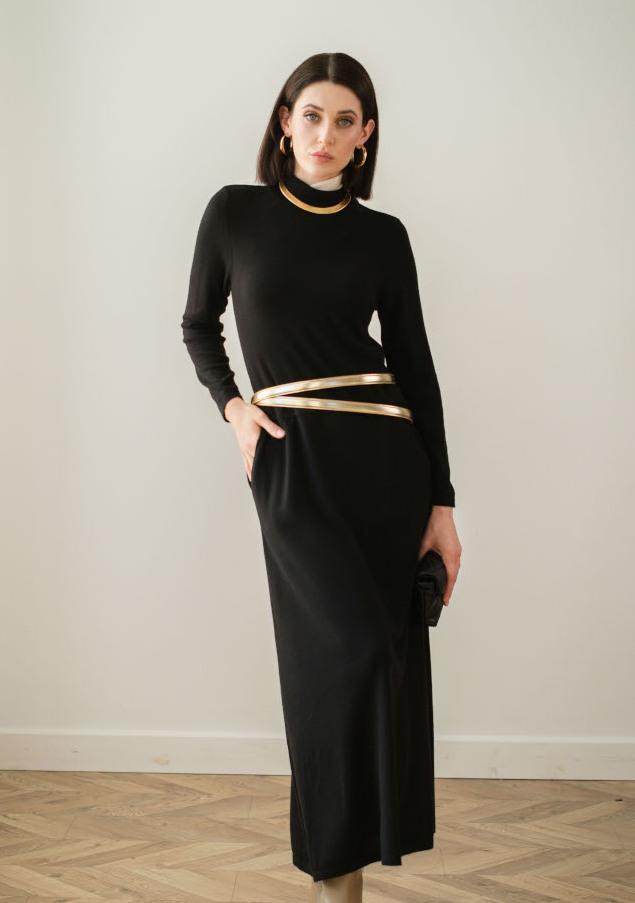 Elegant black dress with pockets