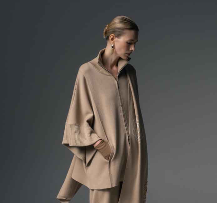 Premium сoat-сardigan in beige merino wool