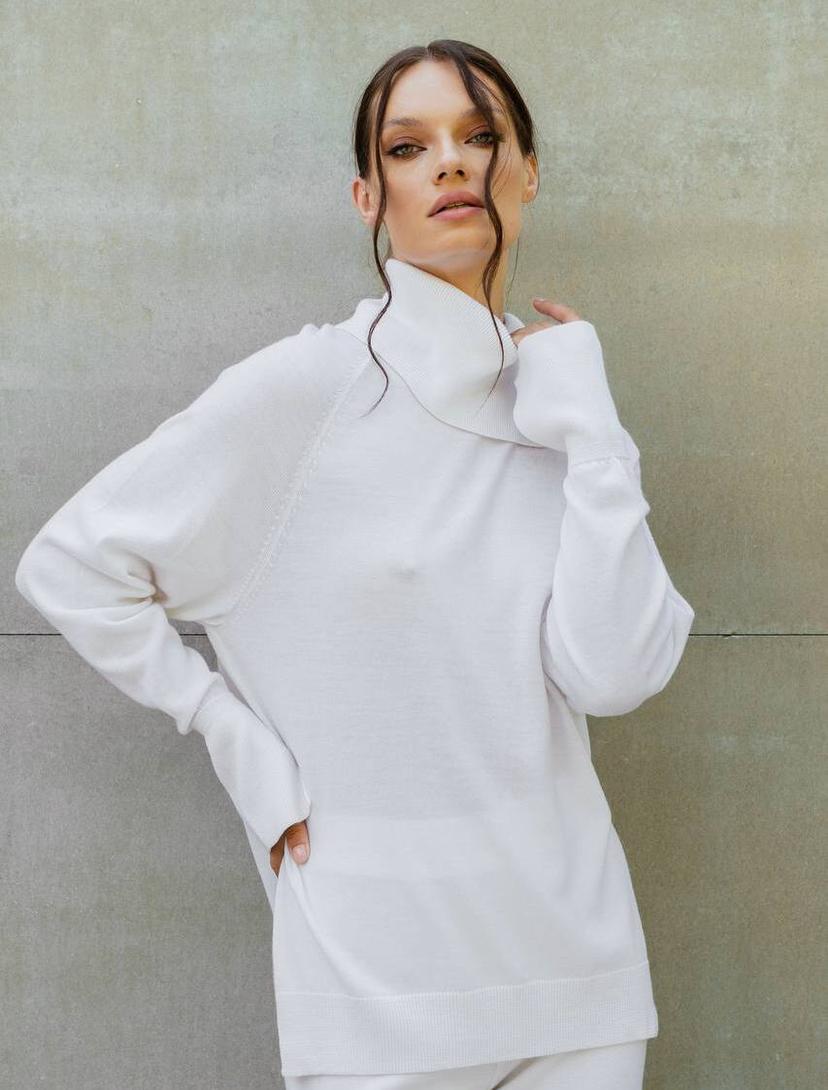 Premium high-neck sweater 